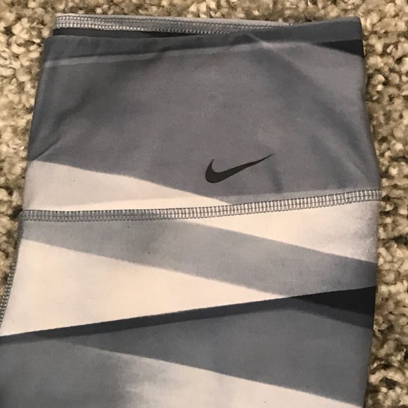 Nike Leggings - Picture 2 of 5